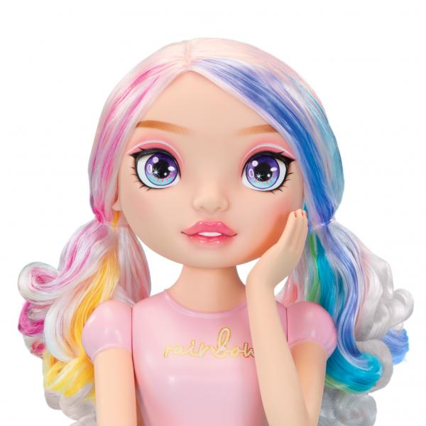 Rainbow High - Testina per acconciature Bella - 33 cm - Colora unghie e capelli - Usa i prodotti per te - Dai 4 anni in su - Disponibile in 3-4 giorni lavorativi