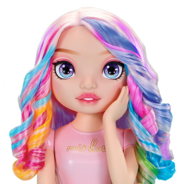 Rainbow High - Testina per acconciature Bella - 33 cm - Colora unghie e capelli - Usa i prodotti per te - Dai 4 anni in su - Disponibile in 3-4 giorni lavorativi