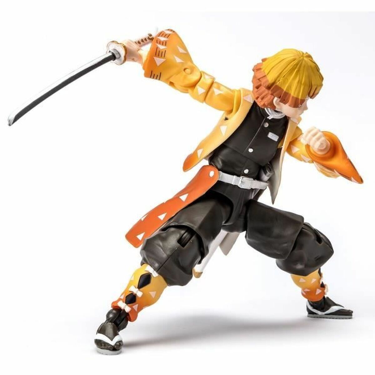 Statuetta Articolata Bandai Demon Slayer Zenitsu Agatsuma - Disponibile in 3-4 giorni lavorativi