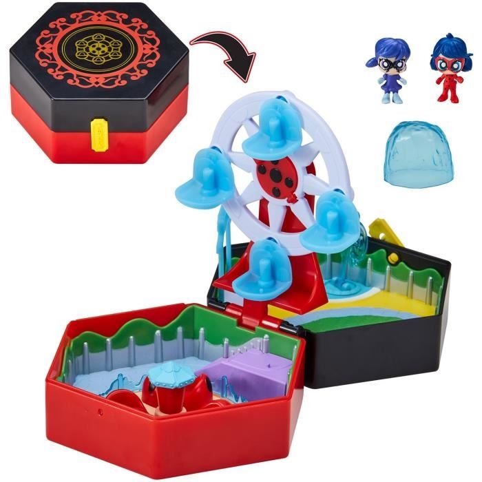 BANDAI - Miraculous Ladybug - Parco divertimenti Chibi Mini Universe - Mini figure di Marinette e Climatika incluse - P50553 - Disponibile in 3-4 giorni lavorativi