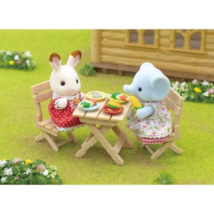 Sylvanian Families - La ragazza dell'elefante e il suo set da picnic - Disponibile in 3-4 giorni lavorativi